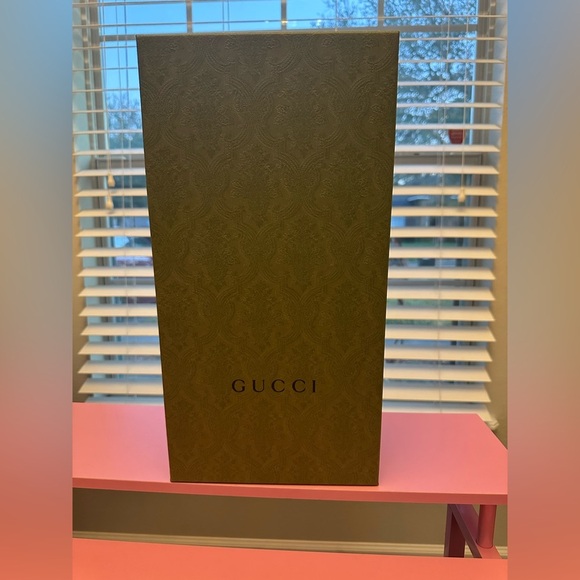 Gucci Green Box with Tan Pouch - Picture 2 of 10